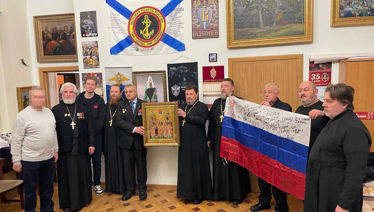 Подробнее о статье Настоятелю храма в Метрогородке вручена икона Всех прославленных в лике святых русских полководцев