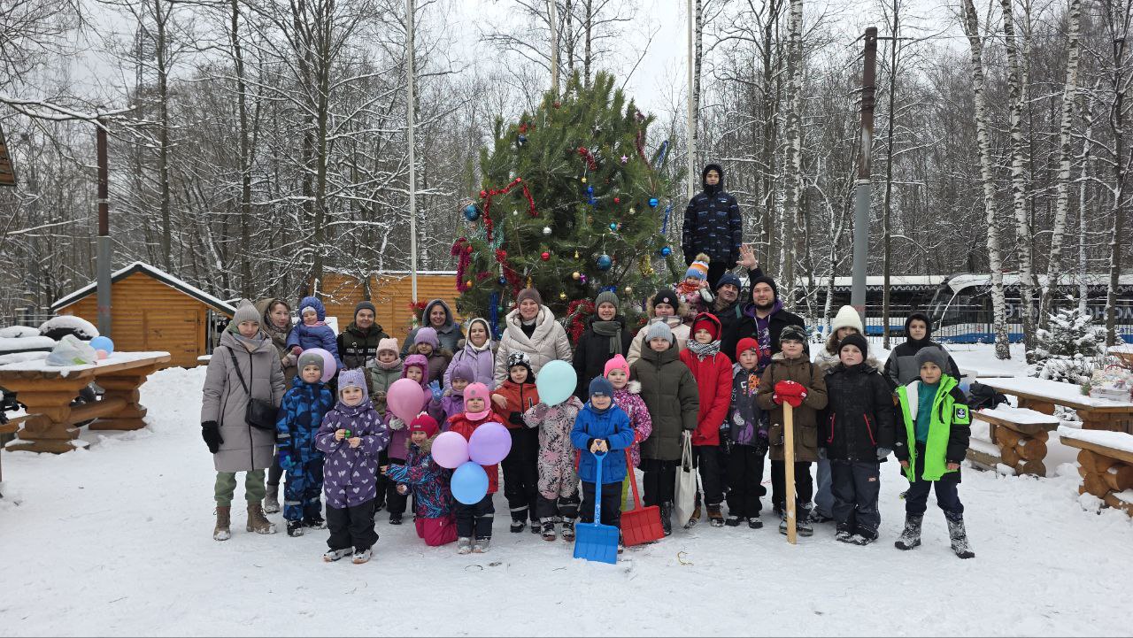 Подробнее о статье Викторина и ёлочка у храма