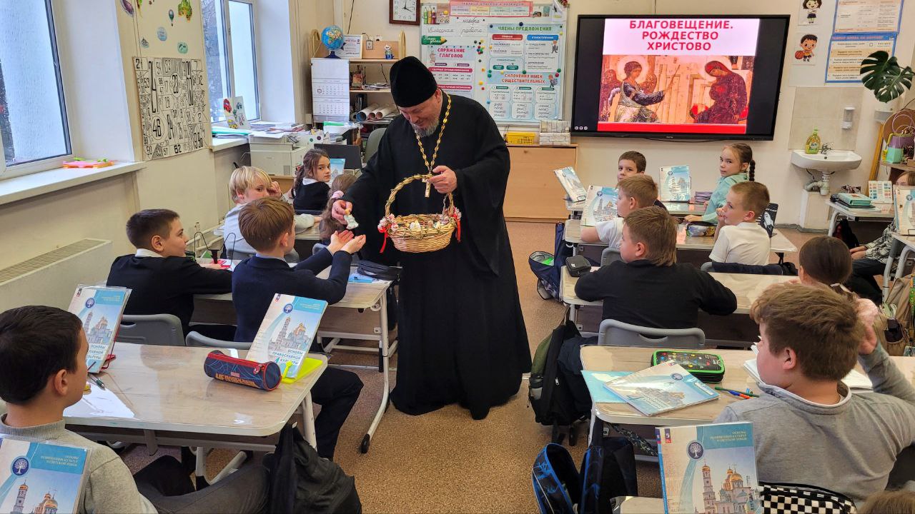 Подробнее о статье Настоятель храма в Метрогородке провёл урок для четвероклассников