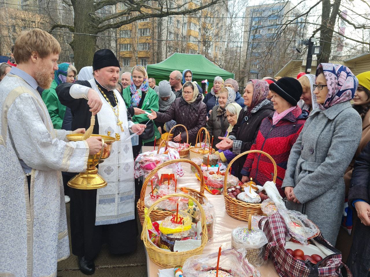 Подробнее о статье Освящение пасхальных приношений