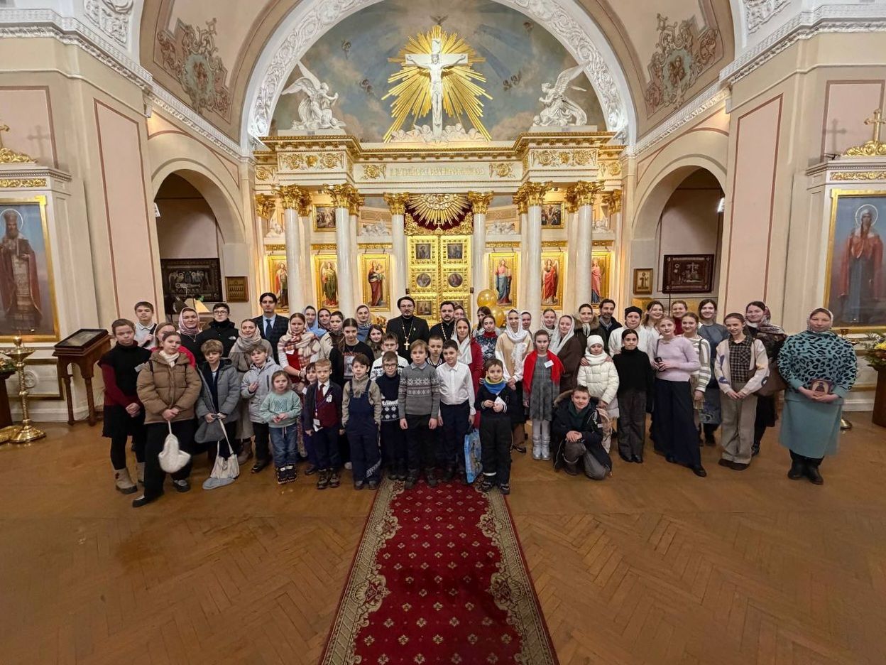Подробнее о статье Юные видеоблогеры из Метрогородка посетили храм святой великомученицы Татьяны при МГУ