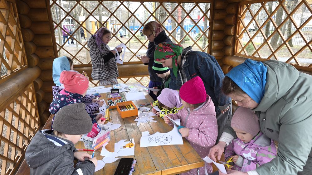 Подробнее о статье Мастер-класс для детей при храме в Метрогородке